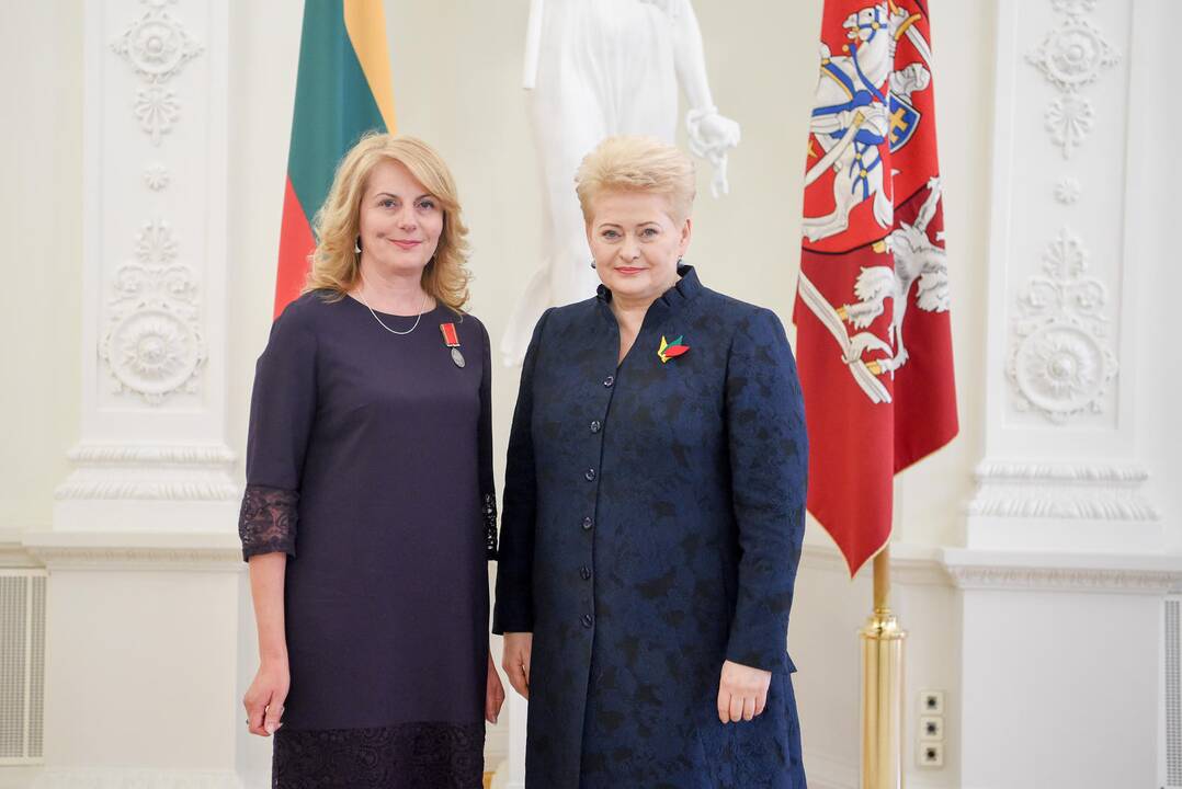 Prezidentė įteikė valstybės ordinus ir medalius