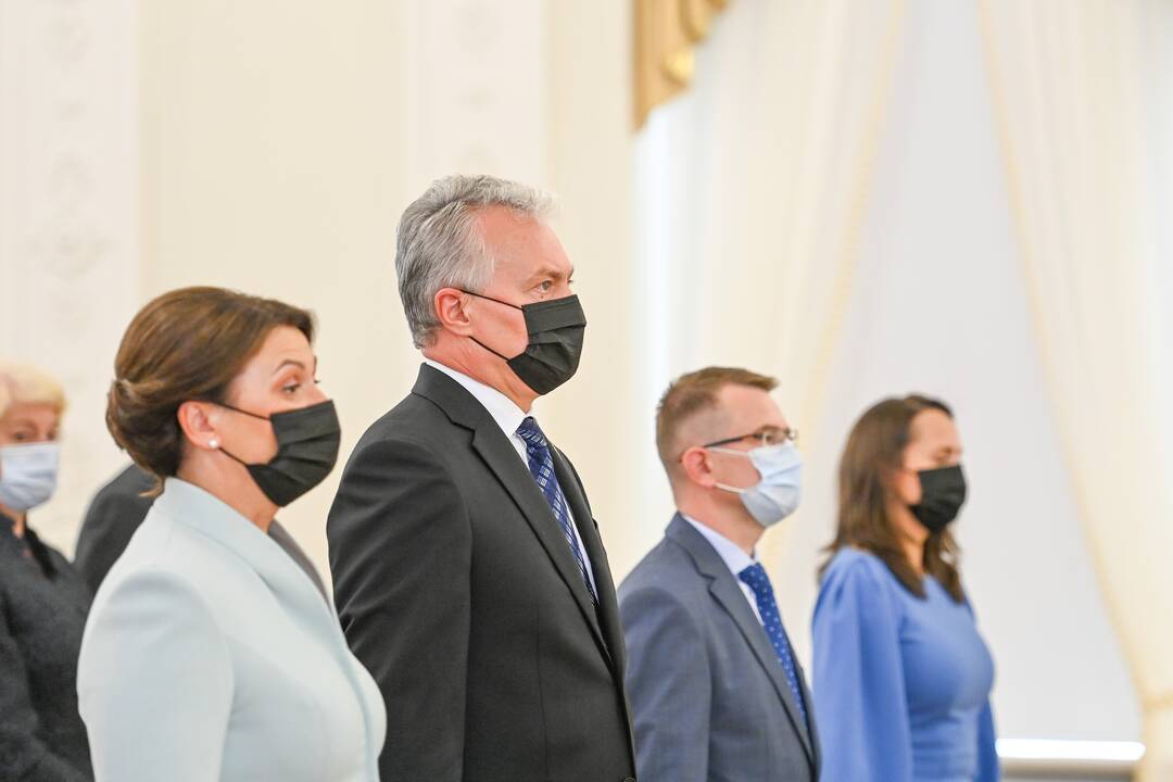 Prezidentas įteikė Vasario 16-osios apdovanojimus