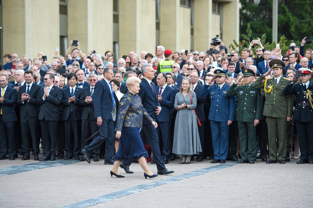 Prezidentą pagerbė ginkluotosios pajėgos