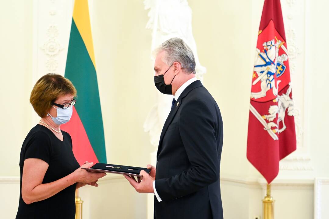 Prezidentas įteikė Vasario 16-osios apdovanojimus