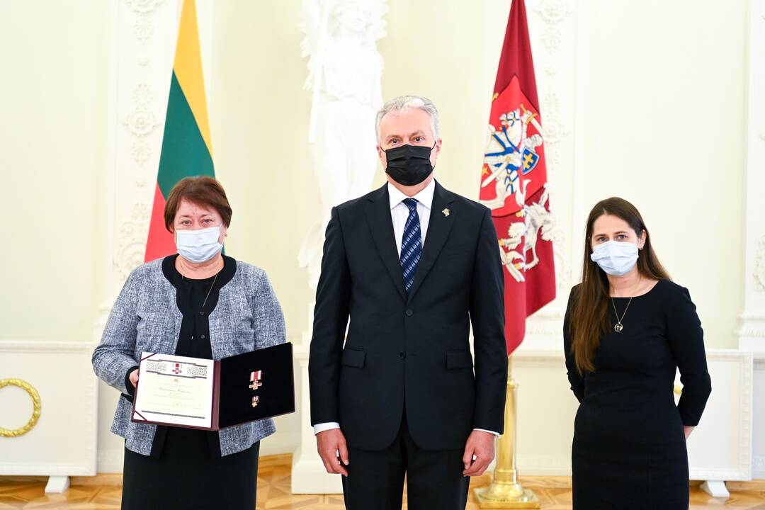 Prezidentas įteikė Vasario 16-osios apdovanojimus