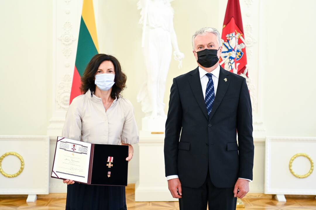 Prezidentas įteikė Vasario 16-osios apdovanojimus