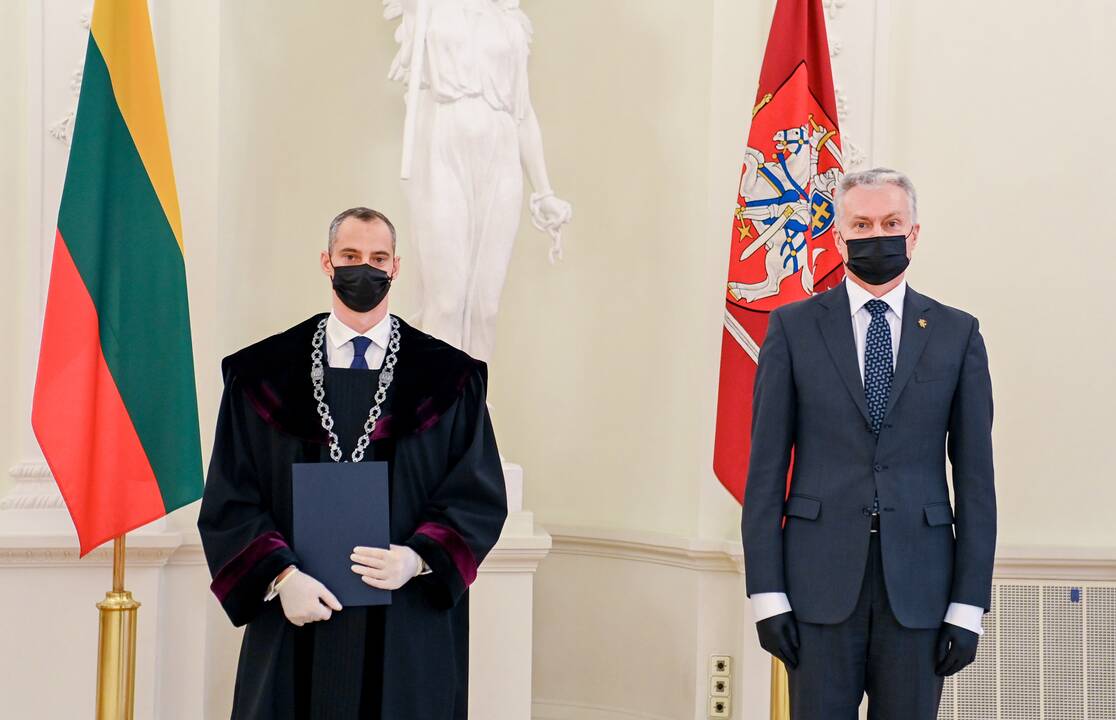 Prisiekė penki nauji teisėjai