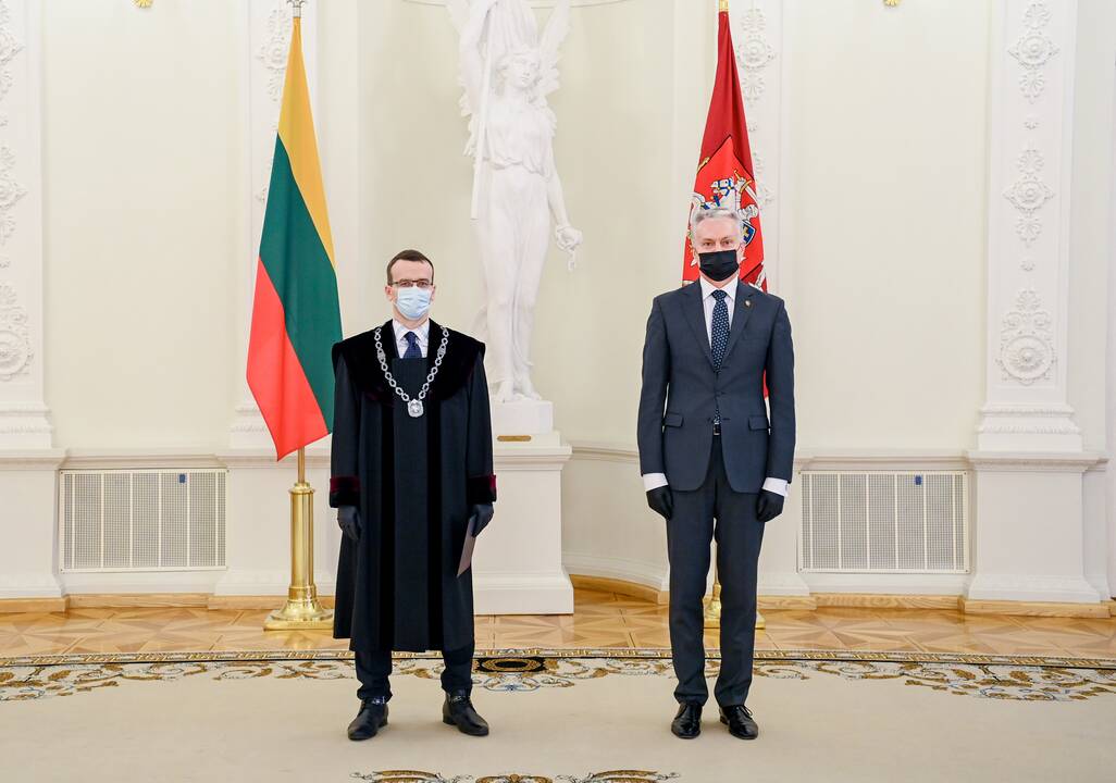 Prisiekė penki nauji teisėjai