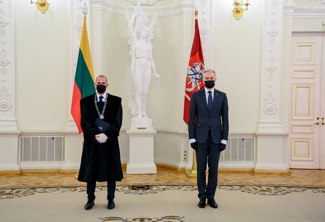 Prisiekė penki nauji teisėjai