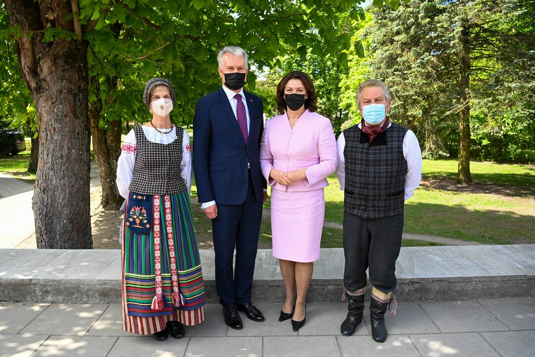 Prezidento vizitas Dovilų pagrindinėje mokykloje