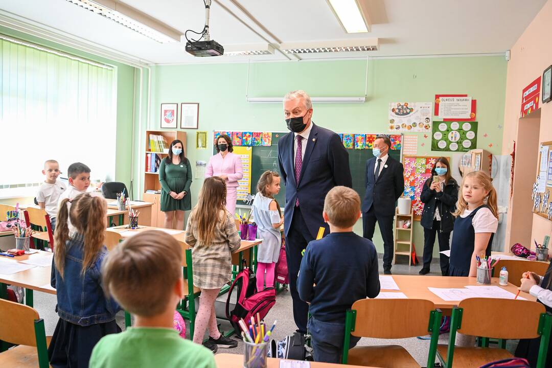 Prezidento vizitas Dovilų pagrindinėje mokykloje