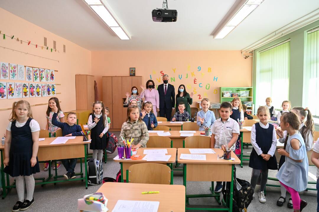 Prezidento vizitas Dovilų pagrindinėje mokykloje