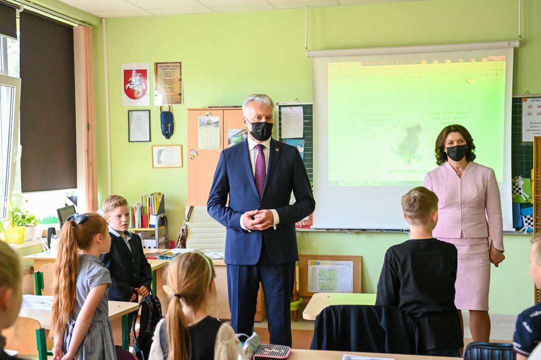 Prezidento vizitas Dovilų pagrindinėje mokykloje