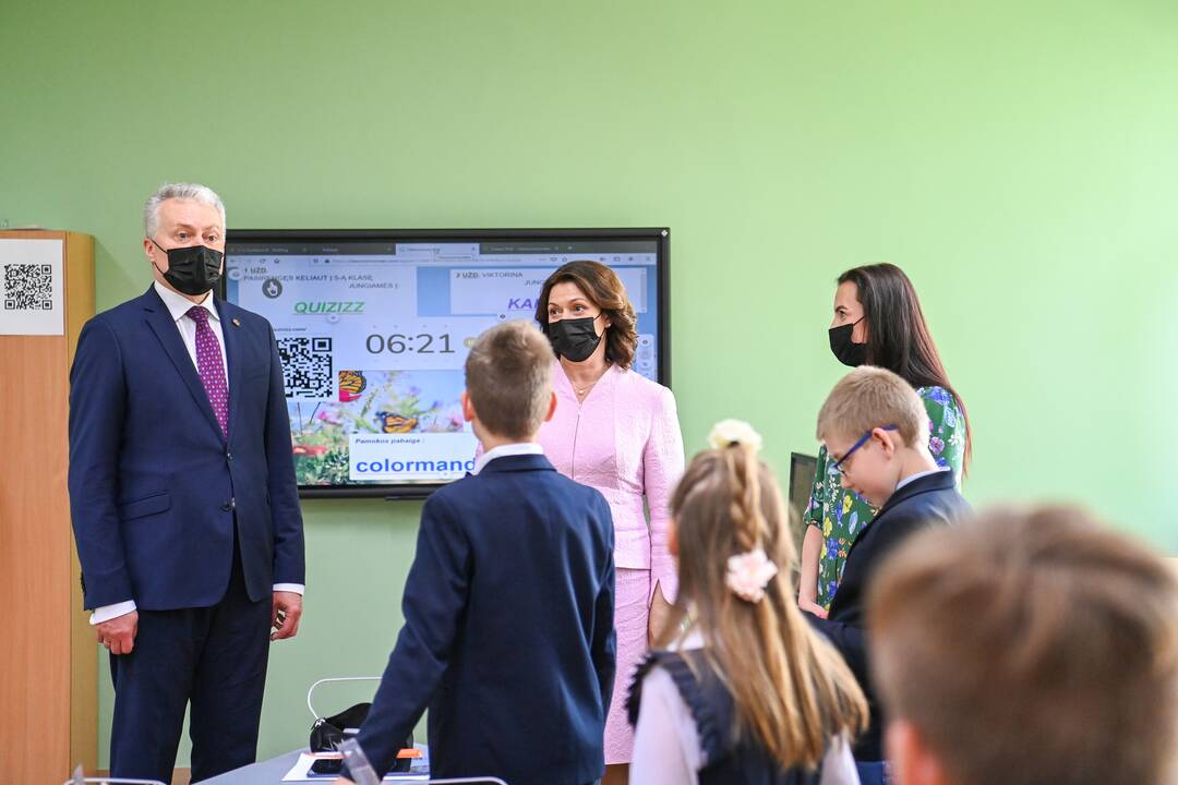Prezidento vizitas Dovilų pagrindinėje mokykloje
