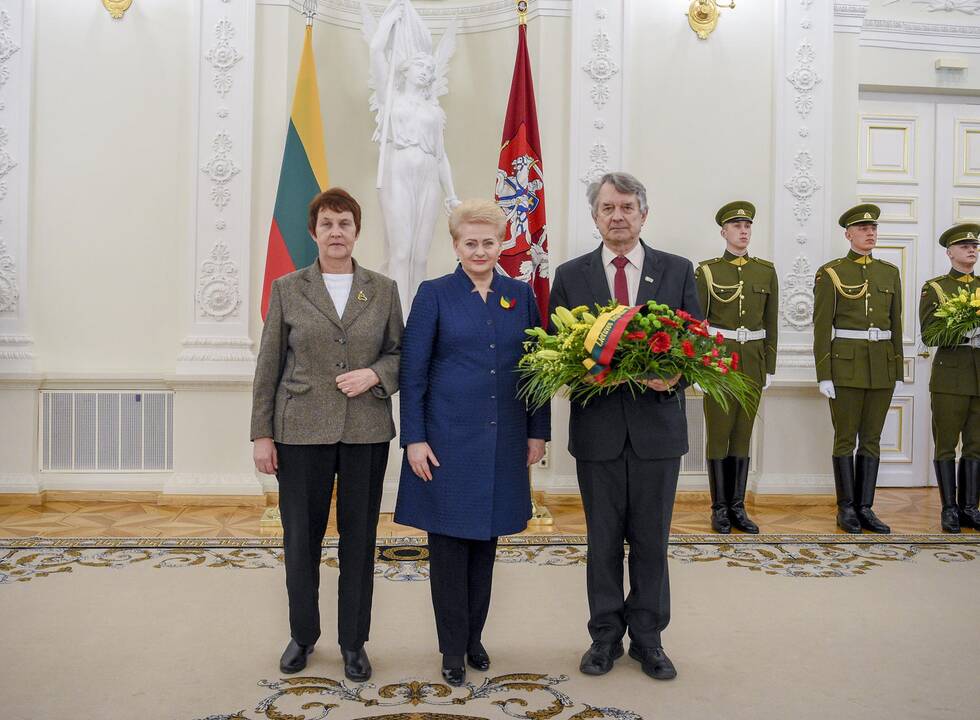 Prezidentė pagerbė signatarų atminimą