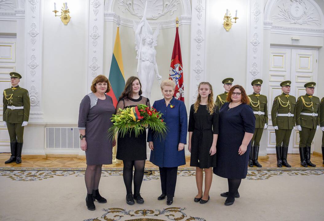 Prezidentė pagerbė signatarų atminimą