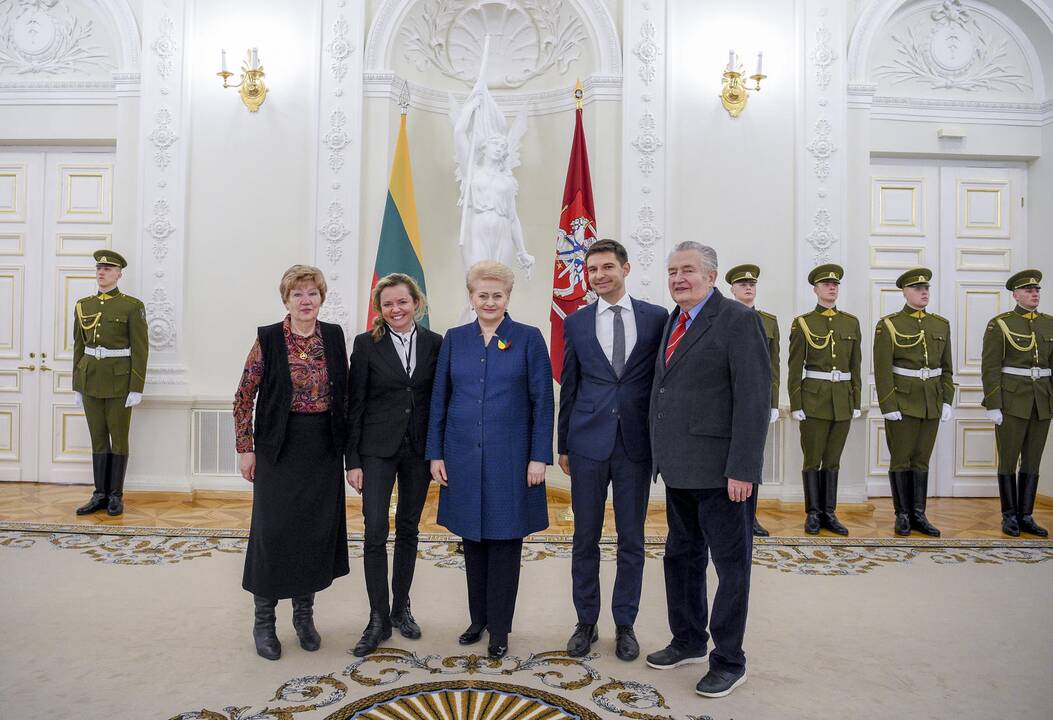 Prezidentė pagerbė signatarų atminimą