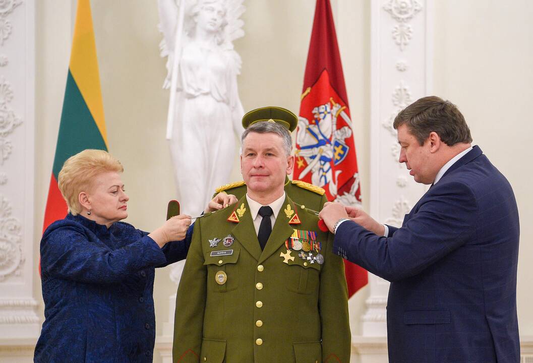 Prezidentė suteikė generolų laipsnius karininkams