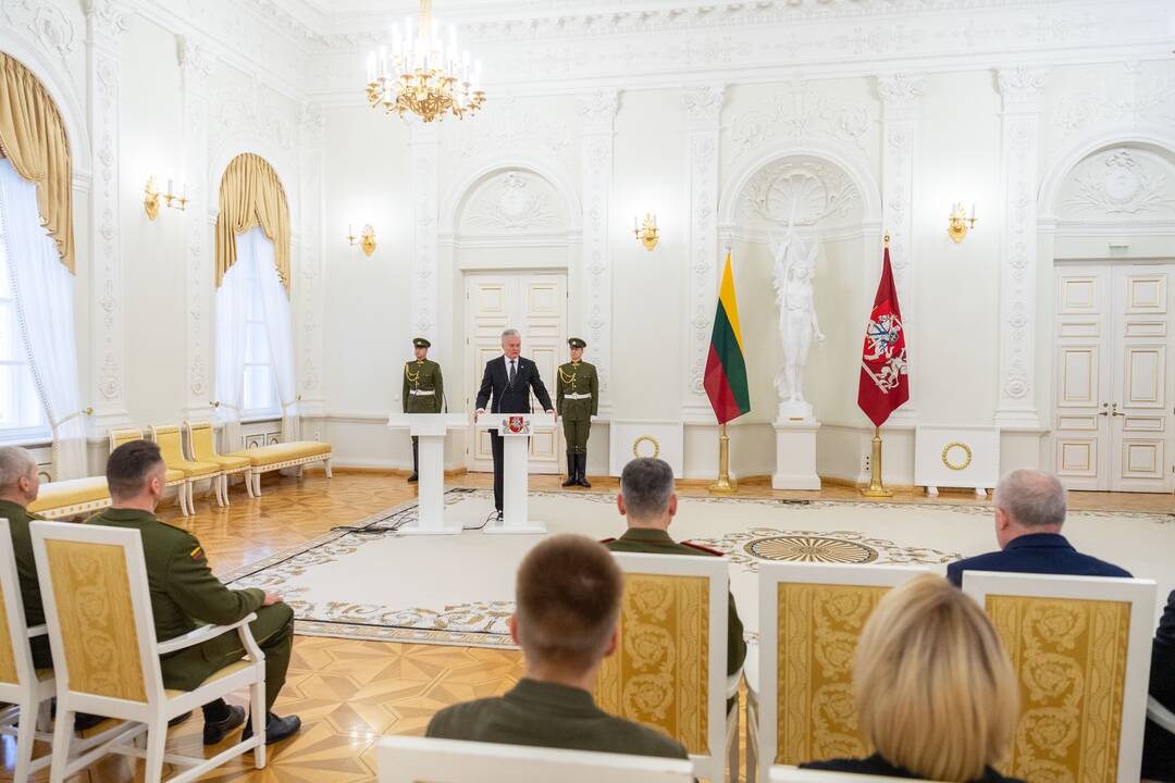 Dviem karininkams suteikti generolo majoro laipsniai