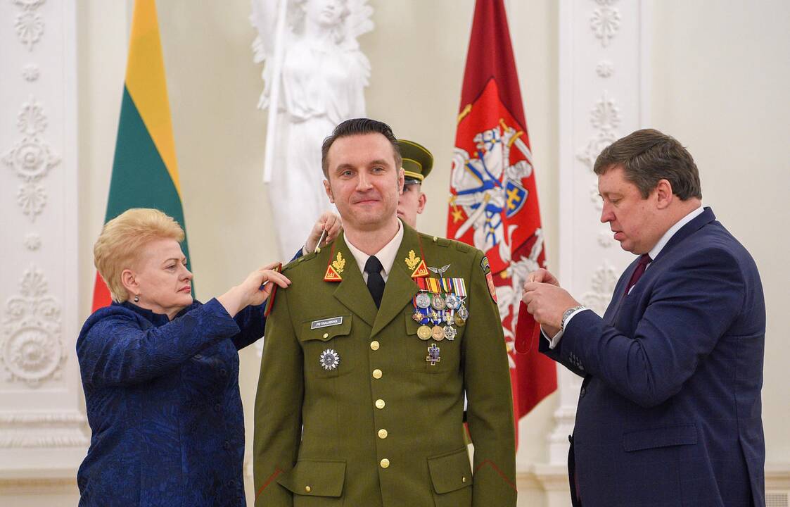 Prezidentė suteikė generolų laipsnius karininkams