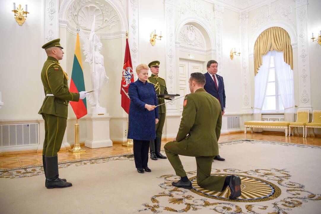 Prezidentė suteikė generolų laipsnius karininkams