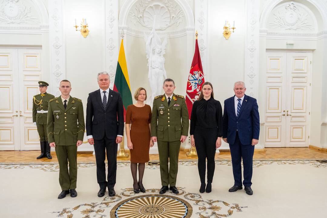 Dviem karininkams suteikti generolo majoro laipsniai