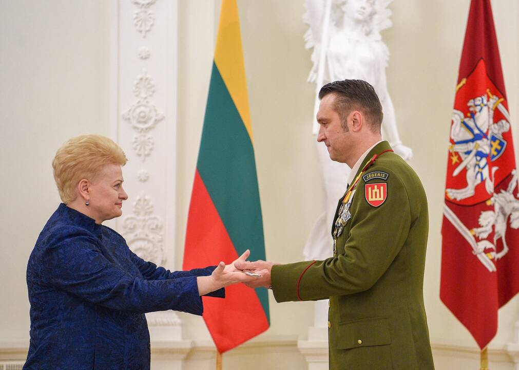 Prezidentė suteikė generolų laipsnius karininkams
