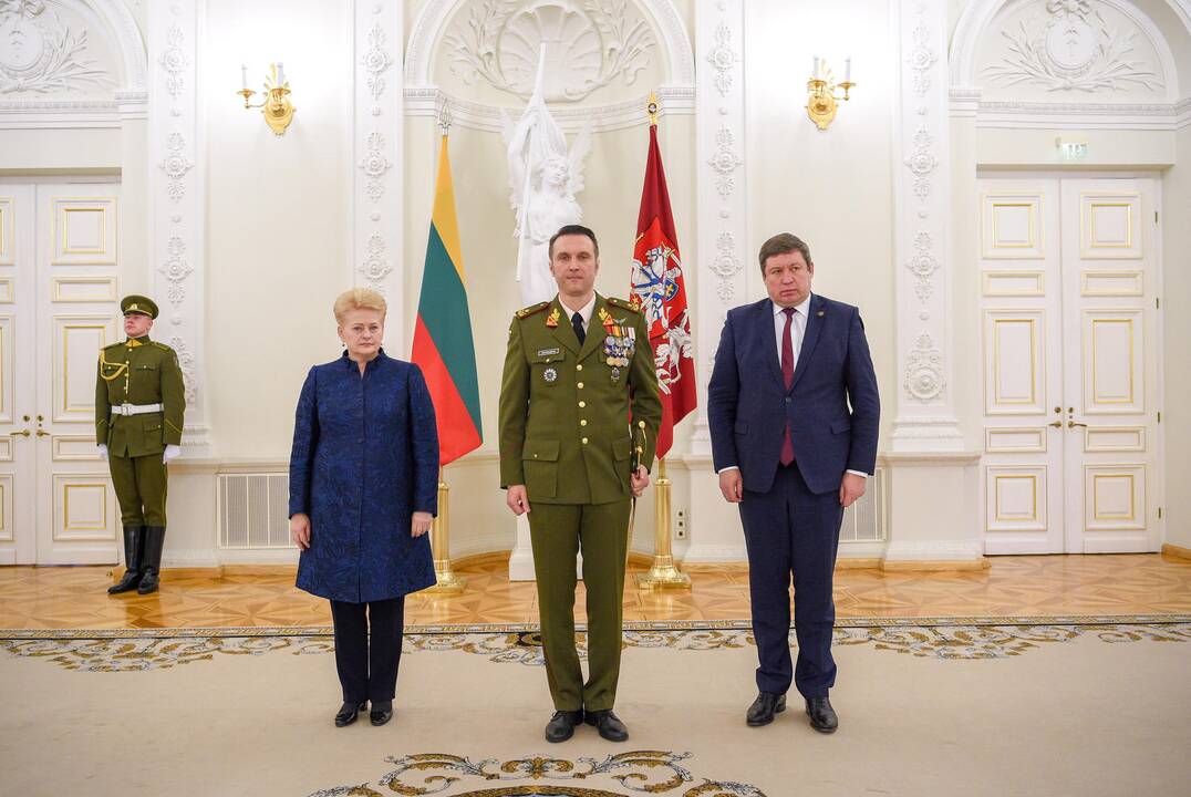 Prezidentė suteikė generolų laipsnius karininkams