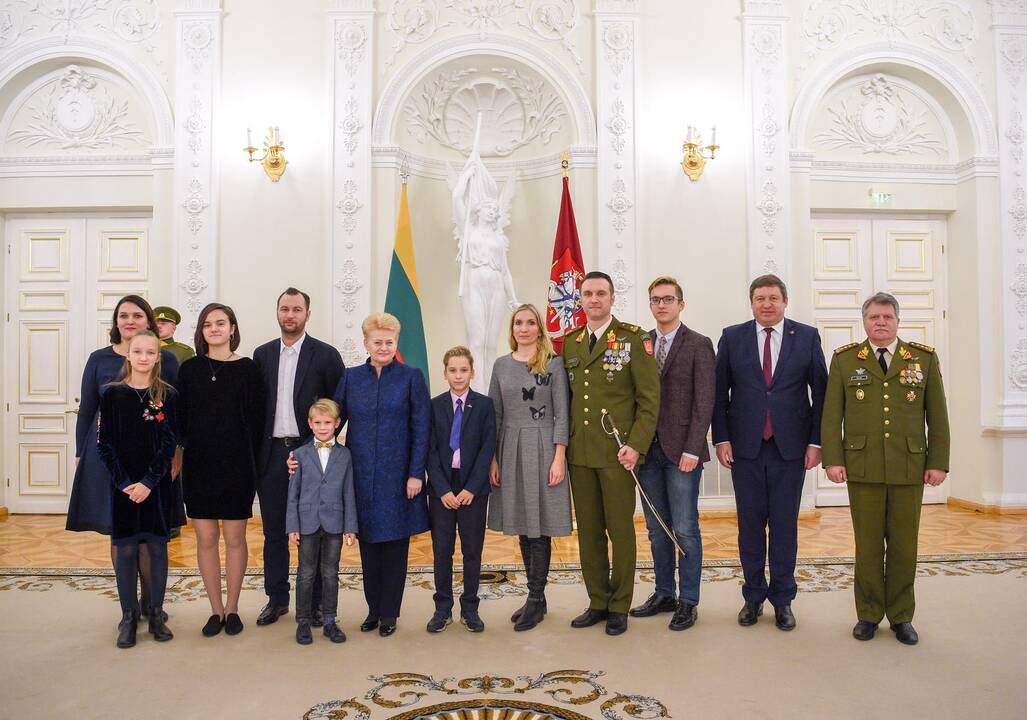 Prezidentė suteikė generolų laipsnius karininkams