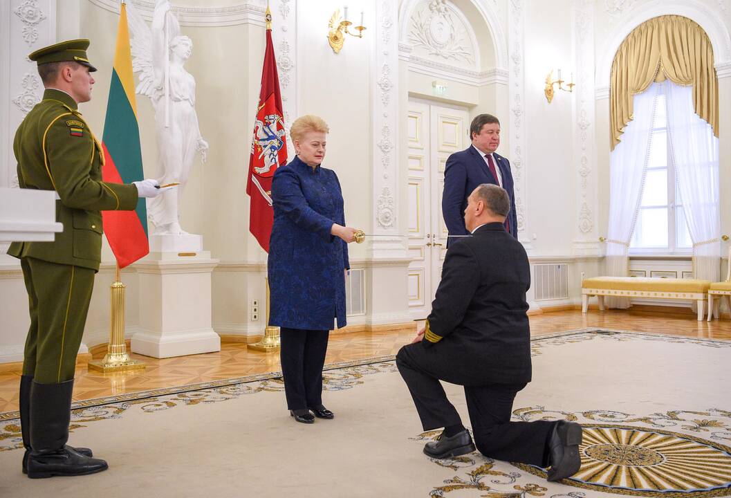 Prezidentė suteikė generolų laipsnius karininkams