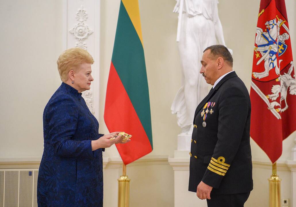 Prezidentė suteikė generolų laipsnius karininkams