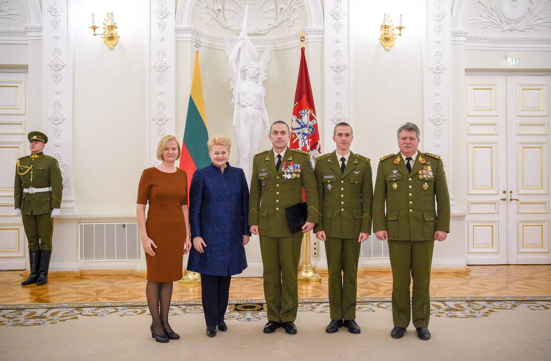 Prezidentė suteikė generolų laipsnius karininkams
