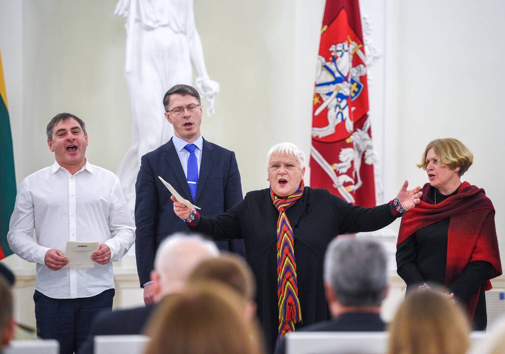 Prezidentas įteikė Sausio 13-osios medalius