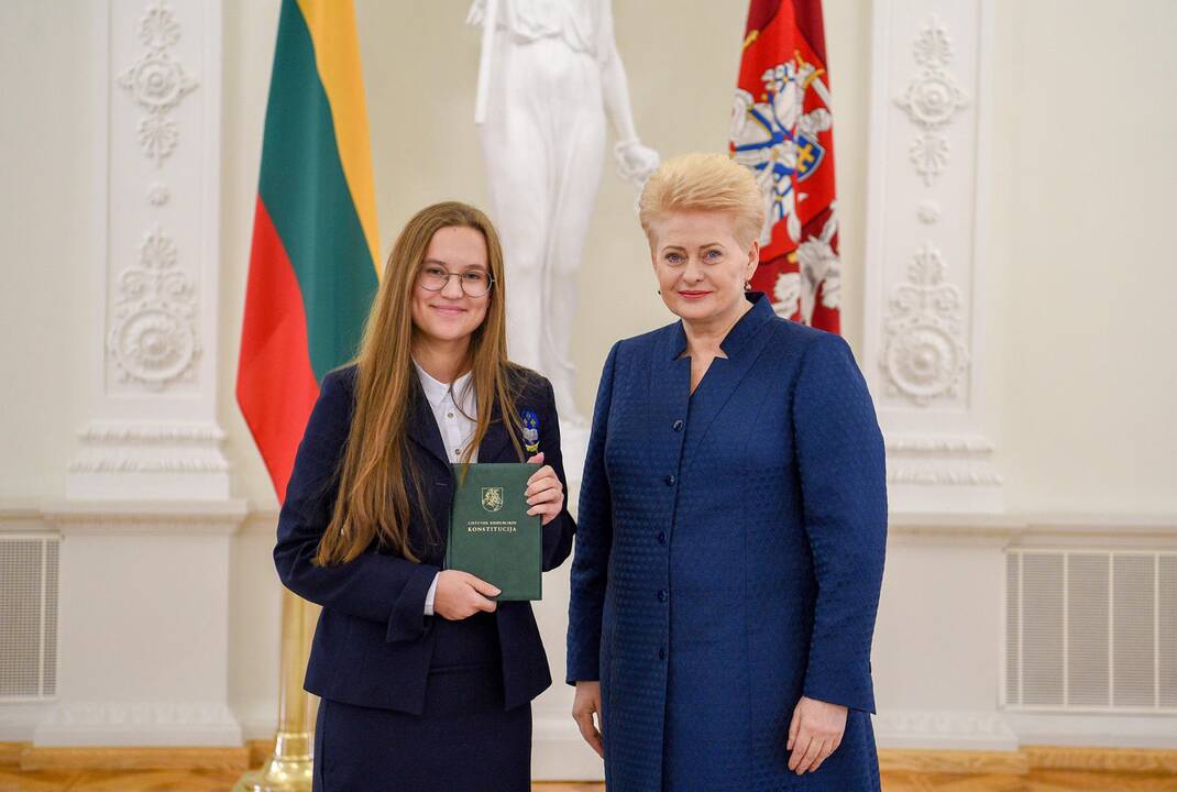 Konstitucijos egzamino nugalėtojų apdovanojimai