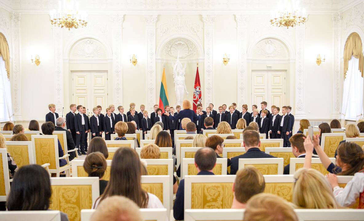 Konstitucijos egzamino nugalėtojų apdovanojimai