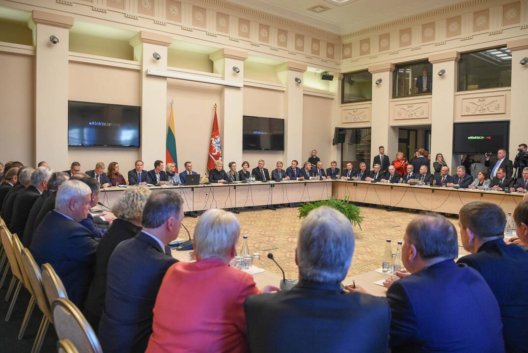 Į Prezidentūrą sukviesti merai
