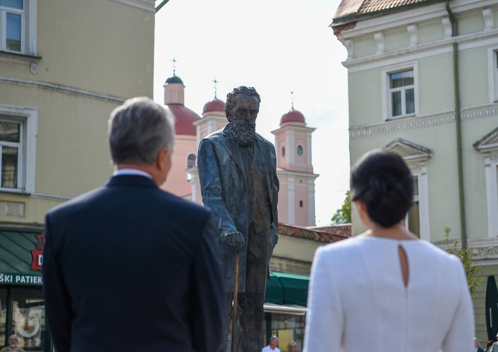 G. Nausėda apsilankė prie J. Basanavičiaus paminklo