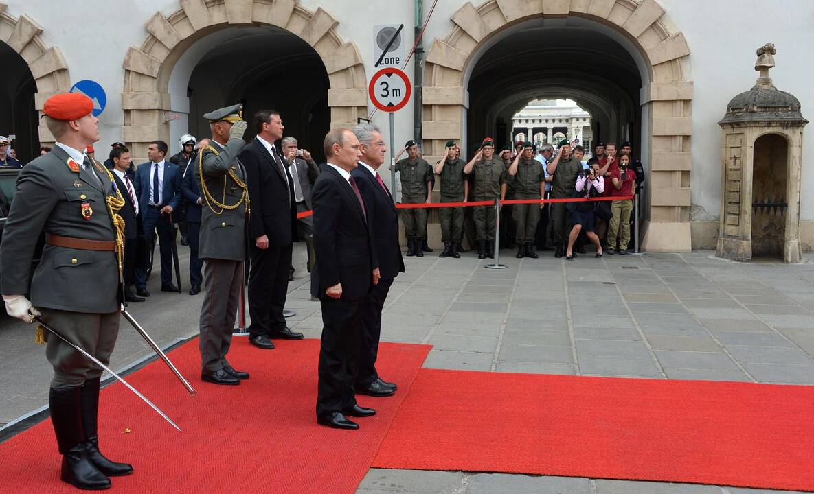 Austrijoje V. Putinui buvo patiestas raudonas kilimas