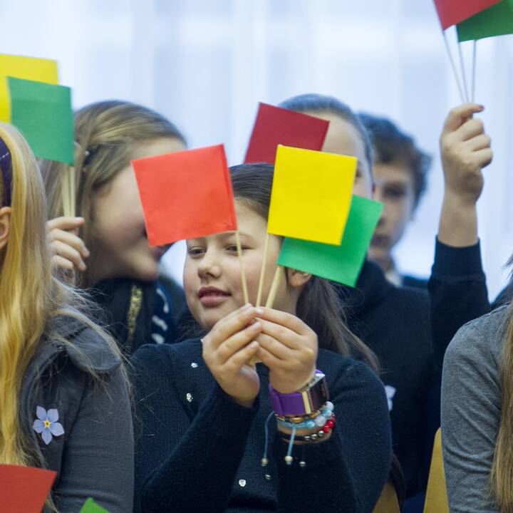 Mokyklos raginamos pilietinį ugdymą labiau sieti su praktika