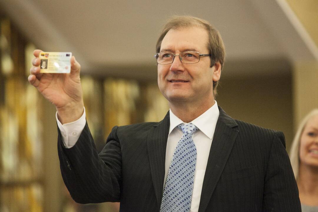 Europarlamentarai imasi V. Uspaskicho neliečiamybės klausimo