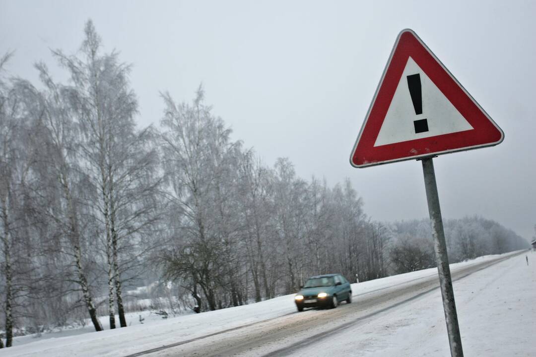 Kelininkai įspėja: eismo sąlygas sunkina šarma