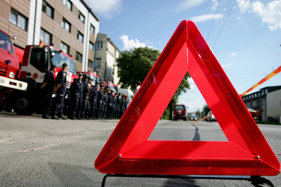 Ar žinote, kaip ir kokiu atstumu statyti avarinio sustojimo ženklą?   