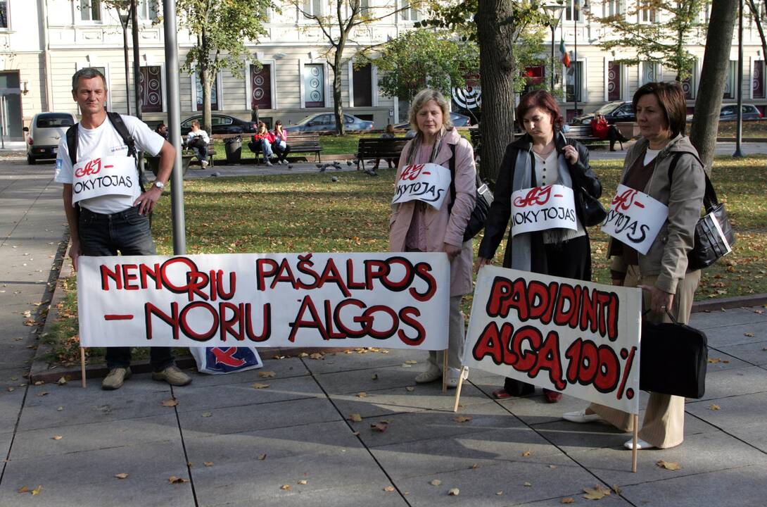 Vyriausybė kviečiasi mokytojų profsąjungas