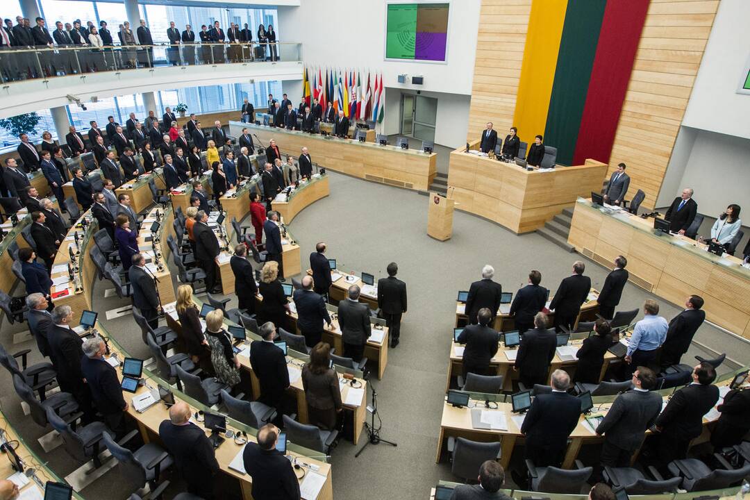 Seimas vėl kibs į darbus
