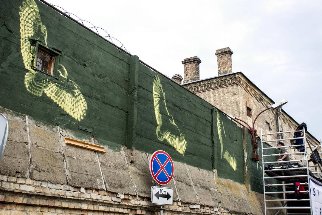 Brazilų meininkų „Osgemeos“ darbas festivaliui „Vilnius Street Art“