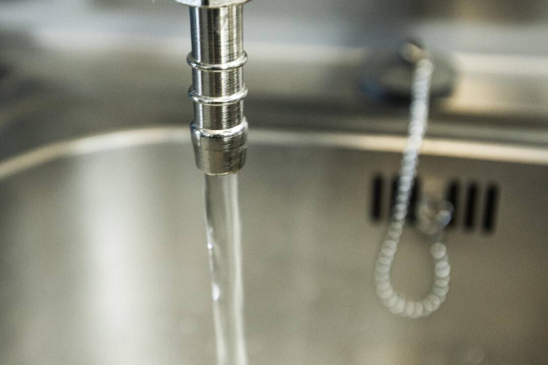 Ministerija: Vilniuje į daugiabučius tiekiamas vanduo – saugus
