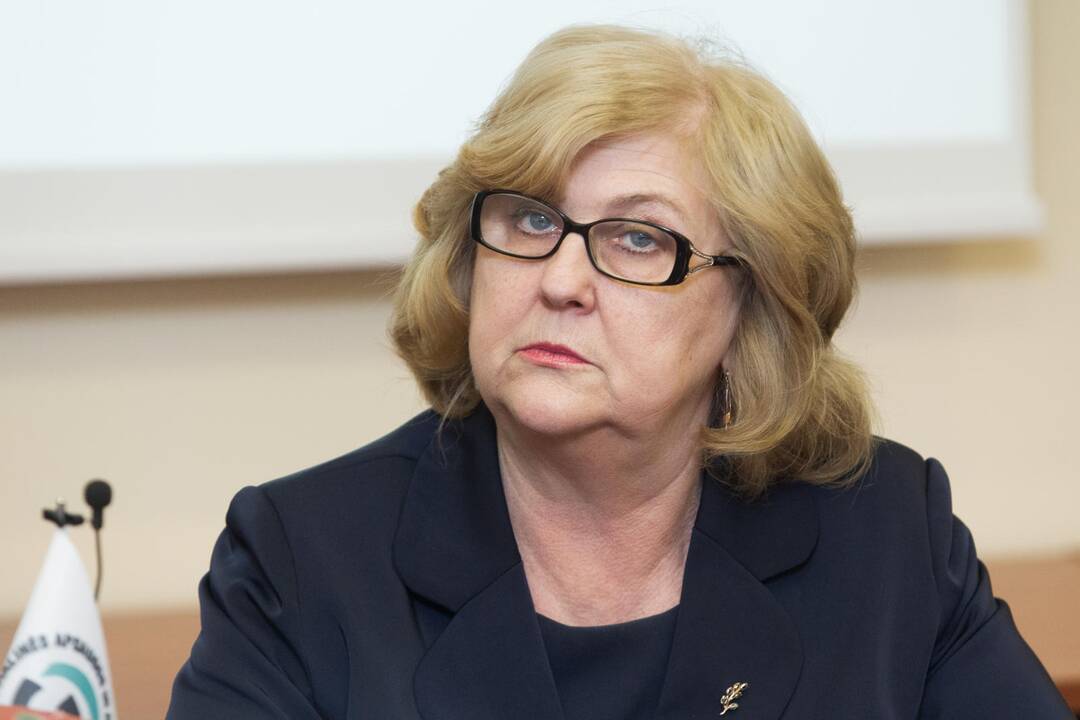 Sveikatos ministrė: auklėk botagu ir pyragu principas ne visada veikia