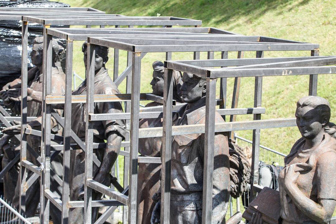 Ministras: Žaliojo tilto skulptūros galėjo būti nukeltos anksčiau