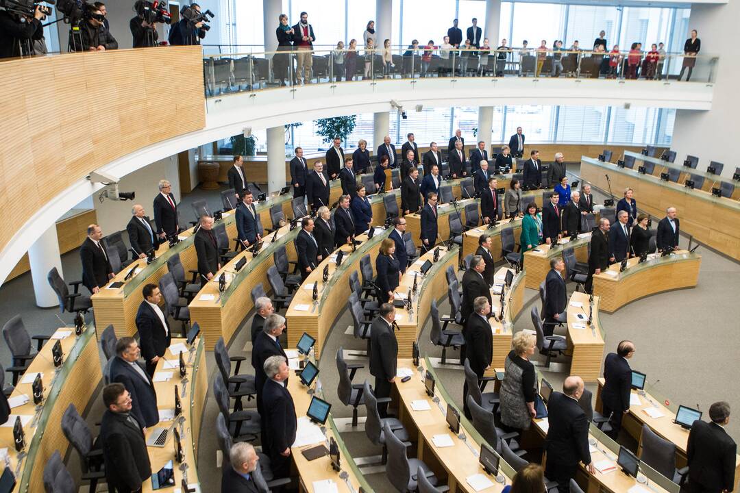 Opozicija prašo pripažinti, kad neeilinė sesija nutraukta neteisėtai