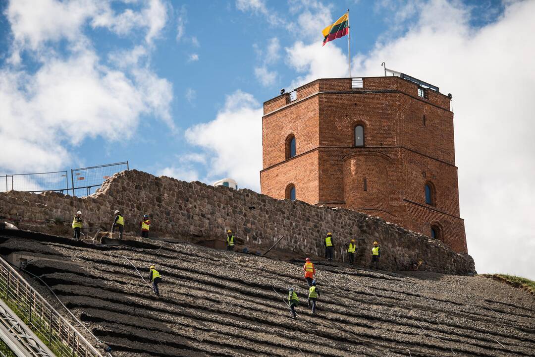 FNTT: Gedimino kalną rekonstravo nelegalūs darbininkai iš Ukrainos ir Baltarusijos