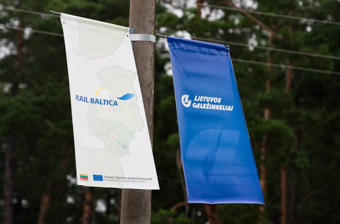 Ukraina svarsto galimybę ateityje prisijungti prie „Rail Balticos“ vėžės