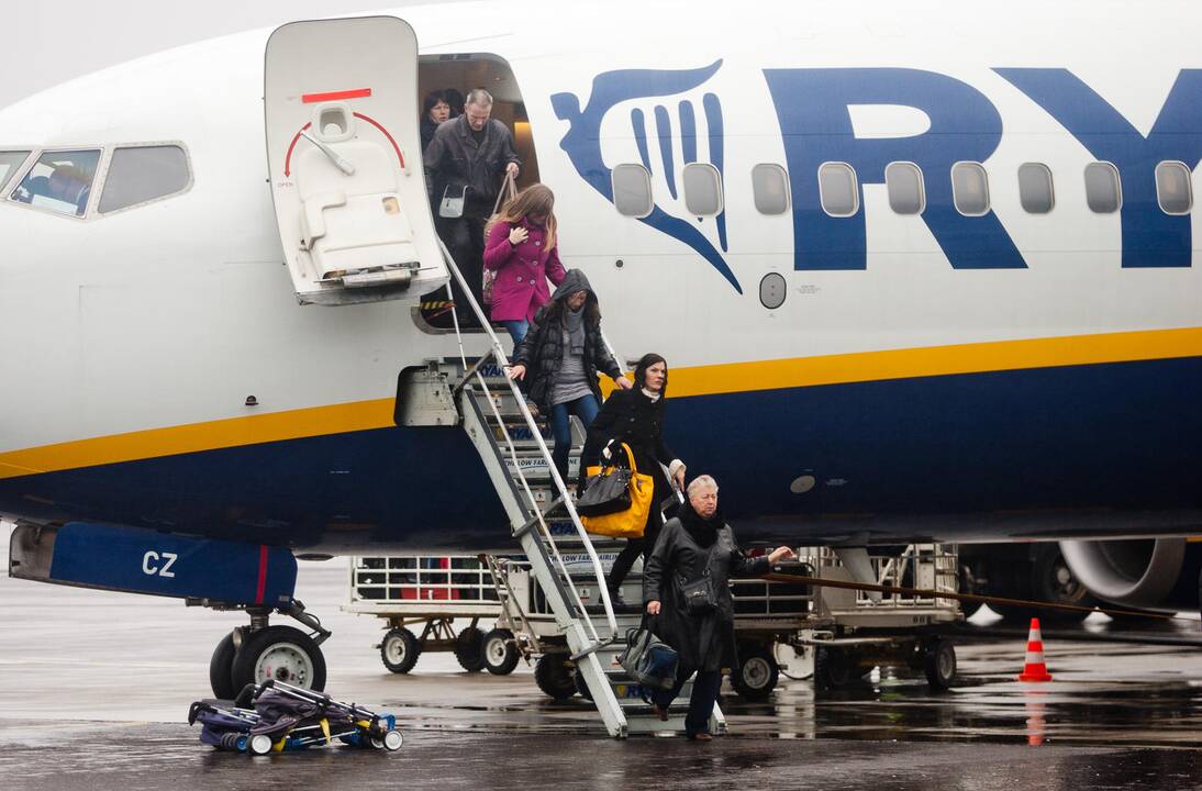 „Ryanair“ pratęsė skrydžių išpardavimą