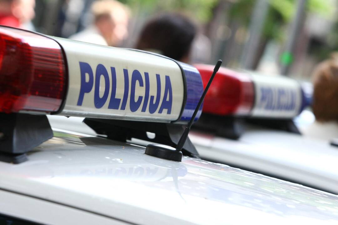 Vilniuje neblaivi moteris sumušė policininkę