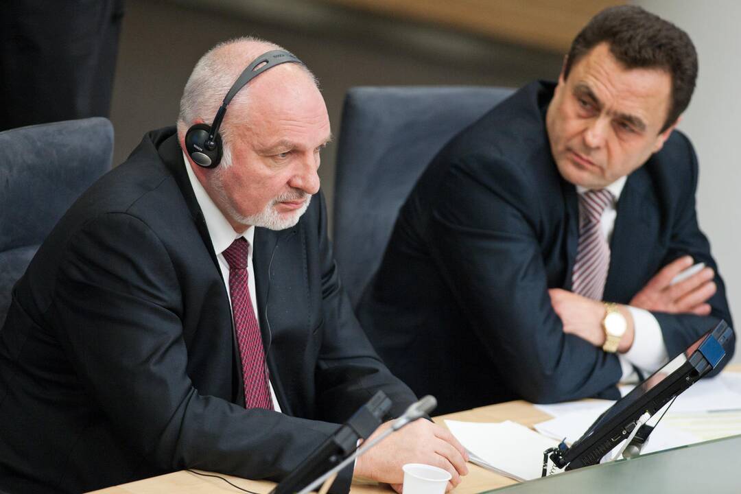 Seimas atidėjo balsavimą dėl R. Paksui palankaus Konstitucijos keitimo